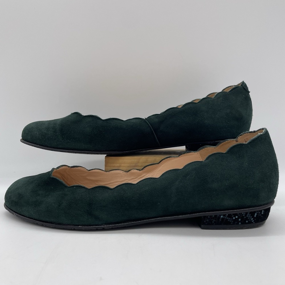 Brenda Zaro Womens 39.5 (US 8.5-9) Shoes Ballet‎ Flats Scalloped Green Suede